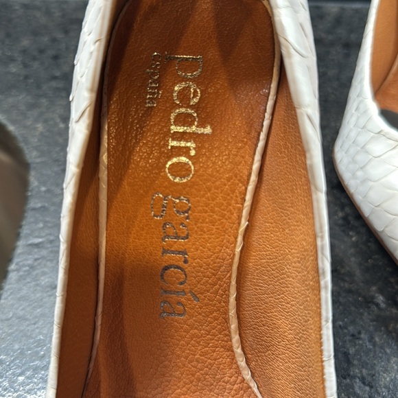 Excellent condition Pedro Garcia white snakeskin heels - Picture 8 of 8